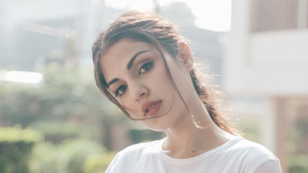 সুশান্তের পরিবারের তরফ থেকে সাফ জানিয়ে দেওয়া হয়েছে, মুম্বই পুলিশের উপর আর আস্থা নেই তাঁদের। তাঁরা চান, বিহার পুলিশ ব্যাপারটা  দেখুক। ওদিকে সিবিআই তদন্তের প্রসঙ্গে মহারাষ্ট্রের গৃহমন্ত্রী অনিল দেশমুখ সাফ জানিয়ে দিয়েছেন, তার দরকার নেই। কিন্তু বিহার পুলিশ থেমে নেই। যুদ্ধকালীন প্রস্তুতিতে কাজ শুরু করে দিয়েছেন তাঁরা।