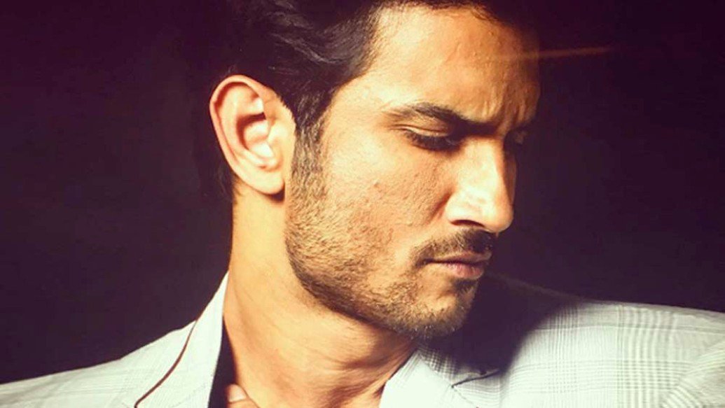 এ বার রিয়ার বিরুদ্ধে অভিযোগের তিরকে আরও তীক্ষ্ণ করল একটি সর্বভারতীয় চ্যানেলের স্টিং অপারেশন। সেখানে চ্যানেলের সাংবাদিক পরিচয় গোপন করে কথা বলেছেন সুশান্তের ফিটনেস ট্রেনার সমীর আহমেদের সঙ্গে।