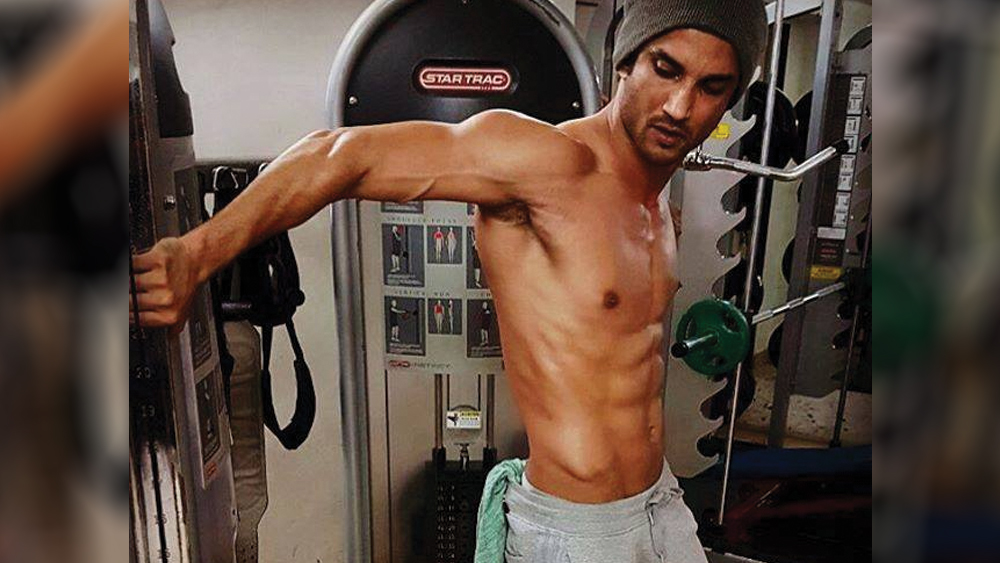 এমনকি, পরিবারের দাবি, রিয়া চক্রবর্তীর সঙ্গে সুশান্তের প্রেম নিয়ে কিছুই জানতেন না তাঁরা। রিয়াকে তাঁরা কখনও দেখেননি এবং সুশান্তের মুখেও কখনও রিয়ার নাম শোনেননি৷ সুশান্তের বাবার অভিযোগ, সুশান্ত আগে যে বাড়িটায় বাস করতেন সেখানে ভূতপ্রেত আছে বলে সেই বাড়ি তাঁকে ছাড়তে বাধ্য করেছিলেন রিয়া৷ সুশান্তের ‘মানসিক অবসাদ’-এর চিকিৎসাও নাকি করতেন রিয়ার পরিচিত চিকিৎসক।