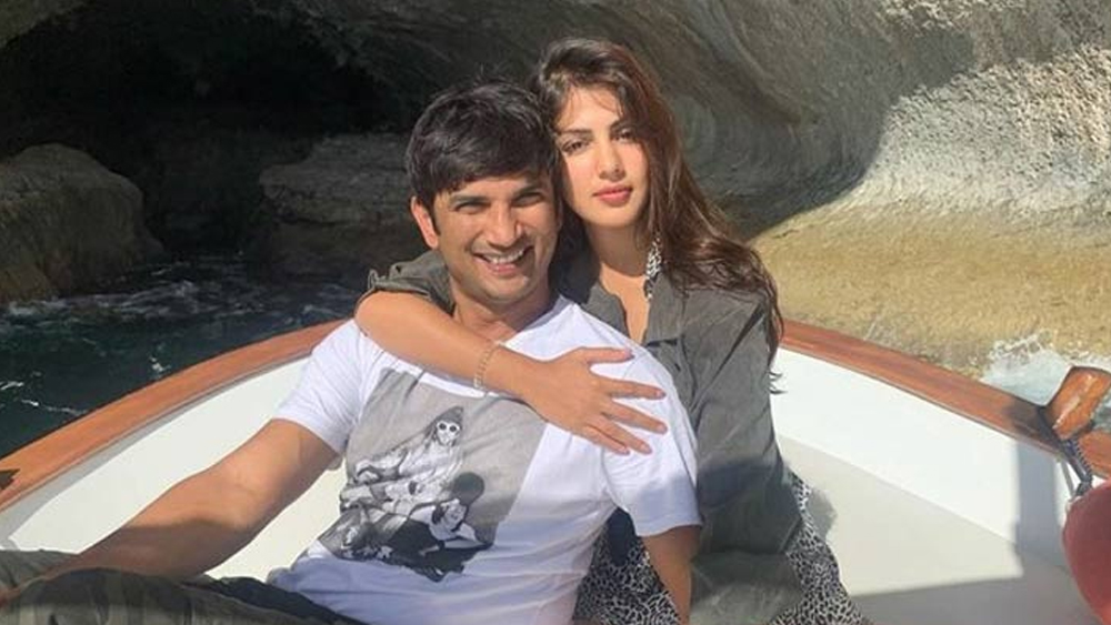 সেই সঙ্গে এই ঘটনার সিবিআই তদন্তের জন্য টুইটারে অমিত শাহের কাছে আবেদন করেছেন রিয়া। জানিয়েছেন, তিনি চান সুশান্তের রহস্যমৃত্যুতে সত্য প্রকাশিত হোক। তবে সুপ্রিম কোর্টের পাশাপাশি মহারাষ্ট্র সরকারের তরফেও সিবিআইকে তদন্তভার দেওয়ার সম্ভাবনা নাকচ করে দেওয়া হয়েছে।