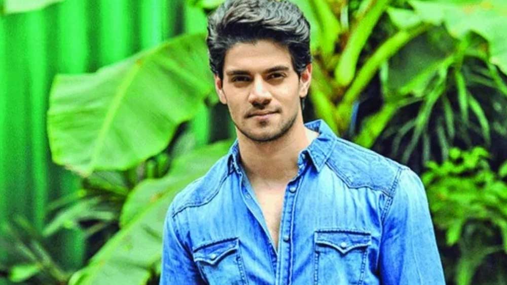 সূর্য-দিশার সম্পর্কের ব্যাপারে সুশান্ত সিংহ রাজপুত ছাড়া নাকি বেশি কেউ জানতেন না বলে দাবি করা হয়েছে ওই ফেসবুক পোস্টে। এই ঘটনায় সুশান্তের সঙ্গে সূর্যের সম্পর্ক খারাপ হয়ে গিয়েছিল বলে দাবি ওই পোস্টদাতার।