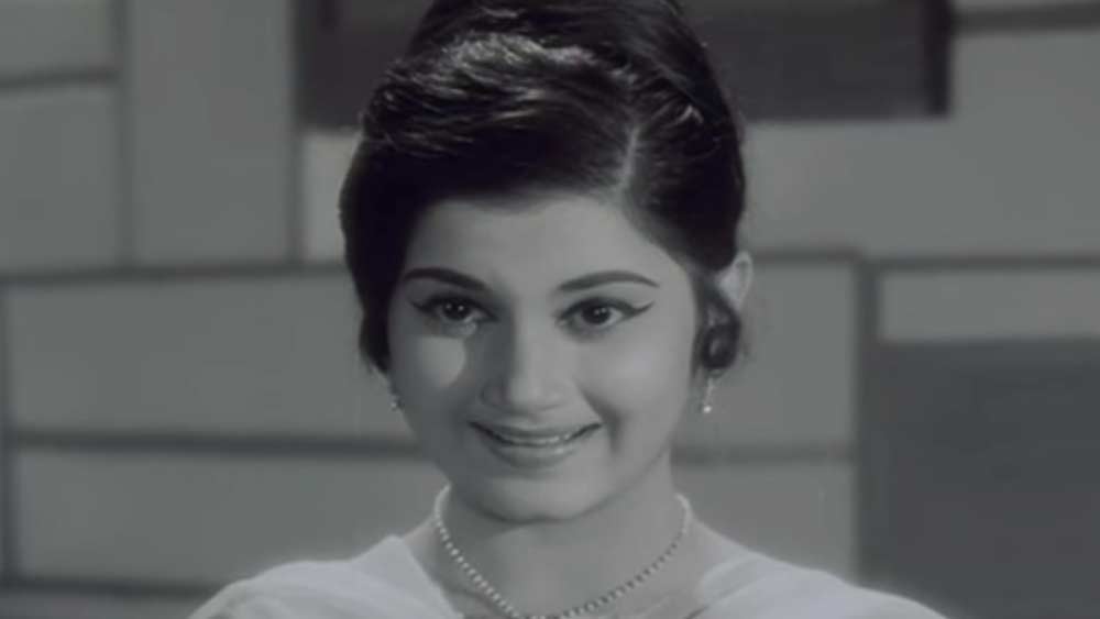 নাজিমার পড়াশোনা মুম্বইয়ে অঞ্জুমান গার্লস স্কুলে। শিশুশিল্পী হিসেবে প্রথম অভিনয় ১৯৫৪ সালে, ‘বিরাজ বউ’ ছবিতে। আট বছরের নাজিমার পরিচয় তখন ছিল বেবি চাঁদ। চার বছর পরে ১৯৫৮ সালে স্টান্ট ছবি ‘প্রিন্সেস সাবা’ ছবিতে অভিনয় করেন তিনি। প্রথম ব্রেক তাঁকে দেন আসপি ইরানি। তিনি সম্পর্কে তাঁর পিসেমশাই ছিলেন।