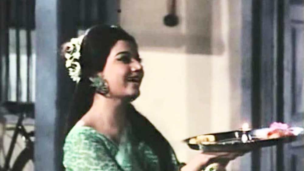 রাজেন্দ্রকুমার, মনোজকুমার, সঞ্জীবকুমার, বিজয় অরোরা, শাম্মি কপূর, দেব আনন্দ-সহ নিজের সময়ের নামী সব নায়কের সঙ্গে অভিনয় করেছিলেন নাজিমা। তবে বেশির ভাগ ক্ষেত্রেই তিনি ছিলেন নায়কের বোন। তাই নাজিমাকে বলা হয় ‘বলিউডের বোন’।