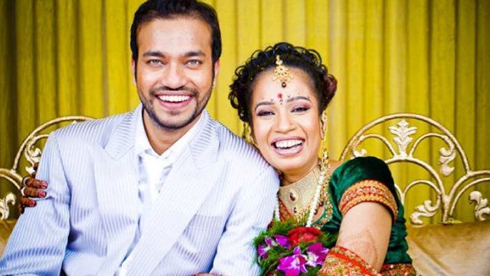 শিল্পপতি পরিবারের সন্তান ভিকি কিন্তু মেধাবী ছাত্র। অর্থনীতি নিয়ে পড়াশোনা করেছেন মহারাষ্ট্রের সাবিত্রীবাই ফুলে পুণে বিশ্ববিদ্যালয় থেকে।