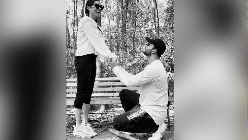 অঙ্কিতা পরবর্তীতে স্বীকার করেন যে, তিনি ডেট করছেন ভিকিকে। ভিকি তাঁকে প্রেমের প্রস্তাব দিচ্ছেন, এমন ছবিও সোশ্যাল মিডিয়ায় পোস্ট হয়েছে।