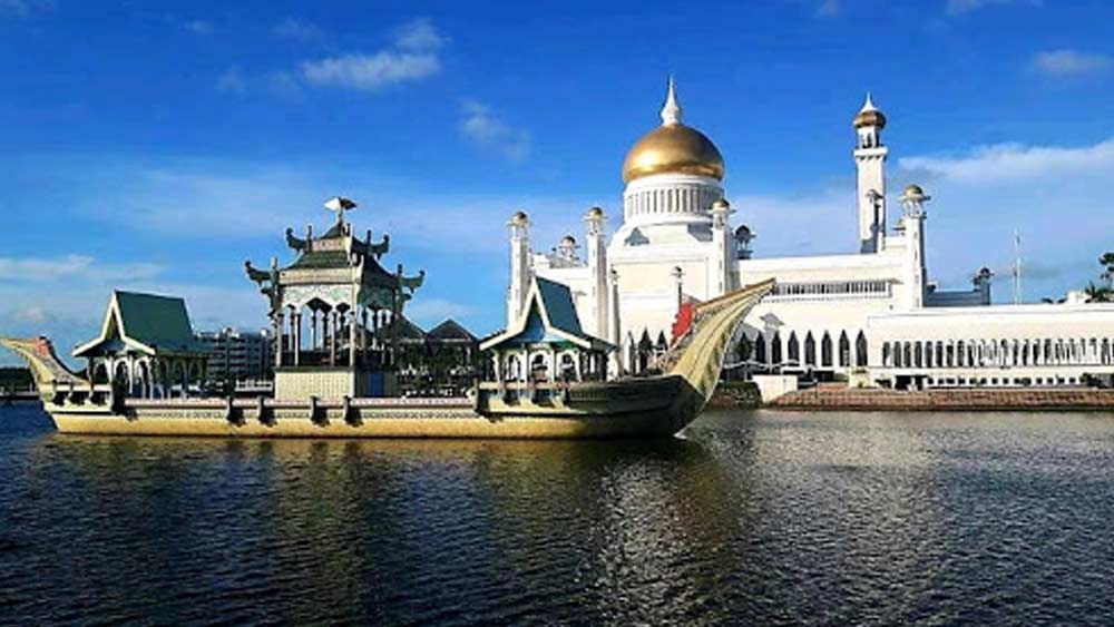 ব্রুনেই: স্প্র্যাটলি দ্বীপপুঞ্জের দক্ষিণ-পূর্ব অংশে চিনা দখলদারির প্রতিবাদ জানিয়েছে ব্রুনেই। এই অঞ্চলে ব্রুনেইয়ে নিয়ন্ত্রণে থাকা লুইসা রিফ-সহ দু’টি দ্বীপে বেজিংয়ের ‘নজর’ দীর্ঘ দিনের।