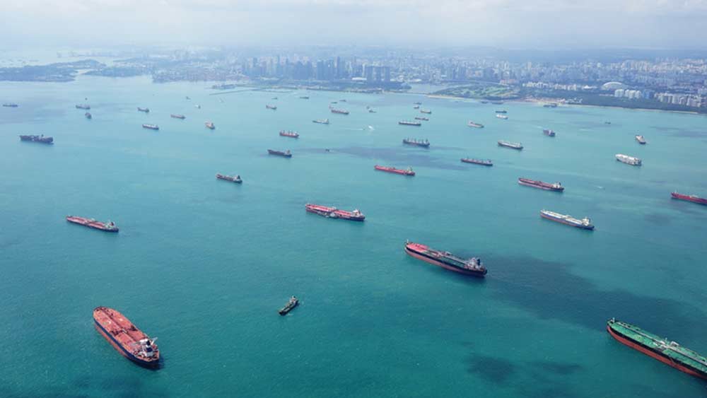 সিঙ্গাপুর: দক্ষিণ-পূর্ব এশিয়ার অন্যতম সম্পদশালী এই রাষ্ট্রে মার্কিন নৌসেনার ঘাঁটি চিনের উষ্মার কারণ।