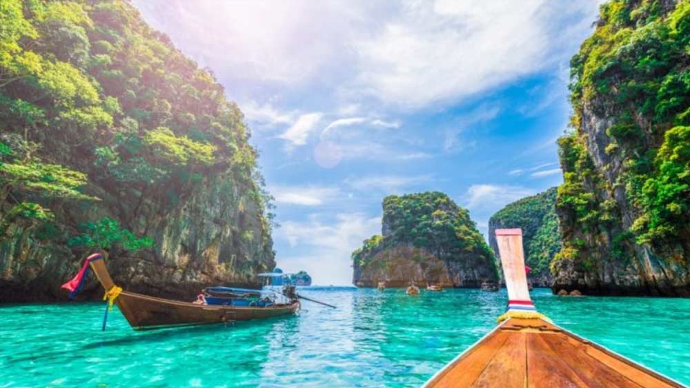 তাইল্যান্ড: মেকং (ল্যাংসাং) নদীতে চিনা বাঁধ আন্তর্জাতিক জলবণ্টন নীতির পরিপন্থী বলে তাইল্যান্ডের অভিযোগ। দক্ষিণ চিন সাগরের কয়েকটি দ্বীপ নিয়েও বিরোধ রয়েছে।