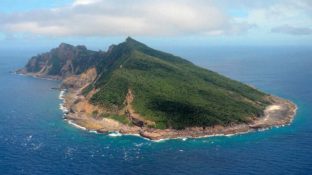 জাপান: দীর্ঘ দিন ধরেই পূর্ব চিন সাগরে জাপানের সেনকাকু এবং দিয়েউ দ্বীপের মালিকানা দাবি করছে বেজিং।