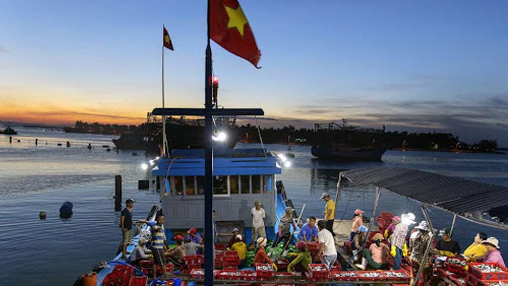 ভিয়েতনাম: দক্ষিণ চিন সাগর-সহ বিভিন্ন এলাকা নিয়ে বিরোধ সত্তরের দশক থেকে। ১৯৭৯ সালে ভিয়েতনাম আক্রমণ করেছিল চিনা সেনা। প্রায় সাডে় তিন মাসের যুদ্ধে প্রায় ৩০ হাজার ভিয়েতনাম যোদ্ধা এবং সমসংখ্যক চিনা সেনার মৃত্যু হয়েছিল।