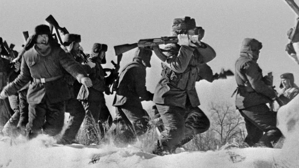 রাশিয়া: প্রায় ১ লক্ষ ৬০ হাজার বর্গ কিলোমিটার অঞ্চল নিয়ে দুই পরাক্রমশালী দেশের দ্বন্দ্ব। ১৯২৯ এবং ১৯৫৯ সালে দু’দেশের সামরিক সঙ্ঘাতও হয়েছে। সোভিয়েত প্রেসিডেন্ট ব্রেজনেভ এবং চিনা চেয়ারম্যান মাওয়ের জমানার সীমান্ত সংঘর্ষে পিপলস লিবারেশন আর্মির প্রায় ৮০০ এবং রুশ ফৌজের ১০০ সেনা নিহত হয়েছিল।