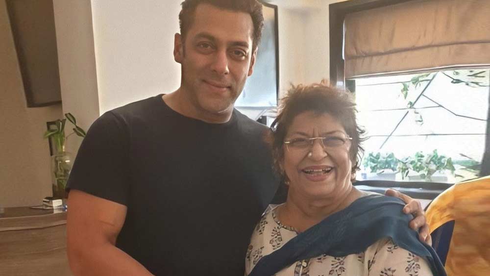 কিন্তু সেই আলাপ তিক্ততায় বদলে গেল ‘অন্দাজ অপনা অপনা’ ছবির সেটে। এমনিতেই এই ছবির শুটিংয়ে আমির-সলমনের ইগো-সঙ্ঘাত ছিল চরমে। কারণ দু’জনেরই একে অন্যের চরিত্রটা বেশি পছন্দ করতেন।