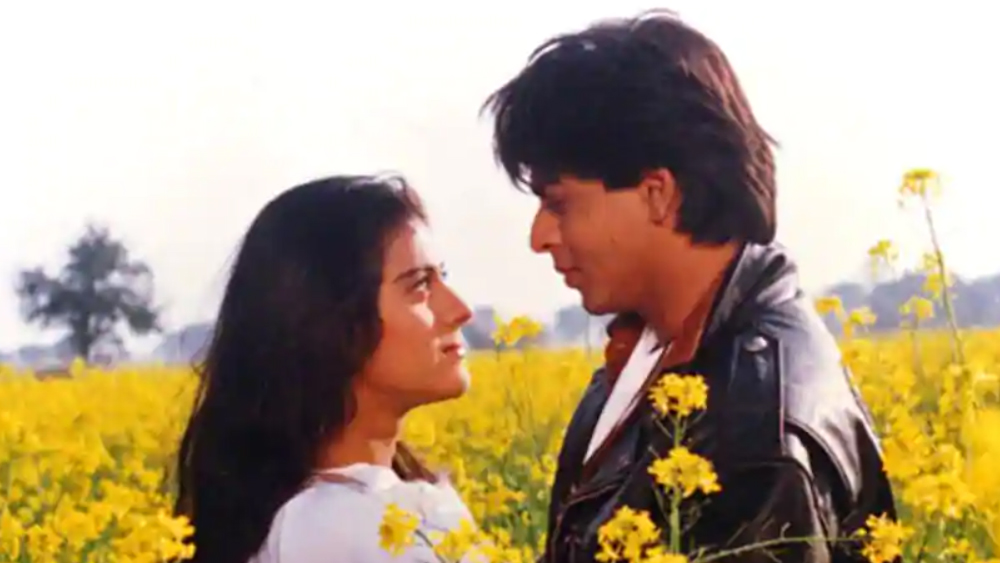 বাণিজ্য ও অর্থনীতিতে স্নাতক কর্ণ ছোট থেকেই হিন্দি সিনেমার ভক্ত। রাজ কপূর, যশ চোপড়া এবং সূর্য বরজাতিয়ার ছবি দেখে খুঁটিনাটি শেখার চেষ্টা করতেন। ১৯৯৫ সালে ‘দিলওয়ালে দুলহনিয়া লে যায়েঙ্গে’ ছবিতে সহকারী পরিচালক ছিলেন কর্ণ।