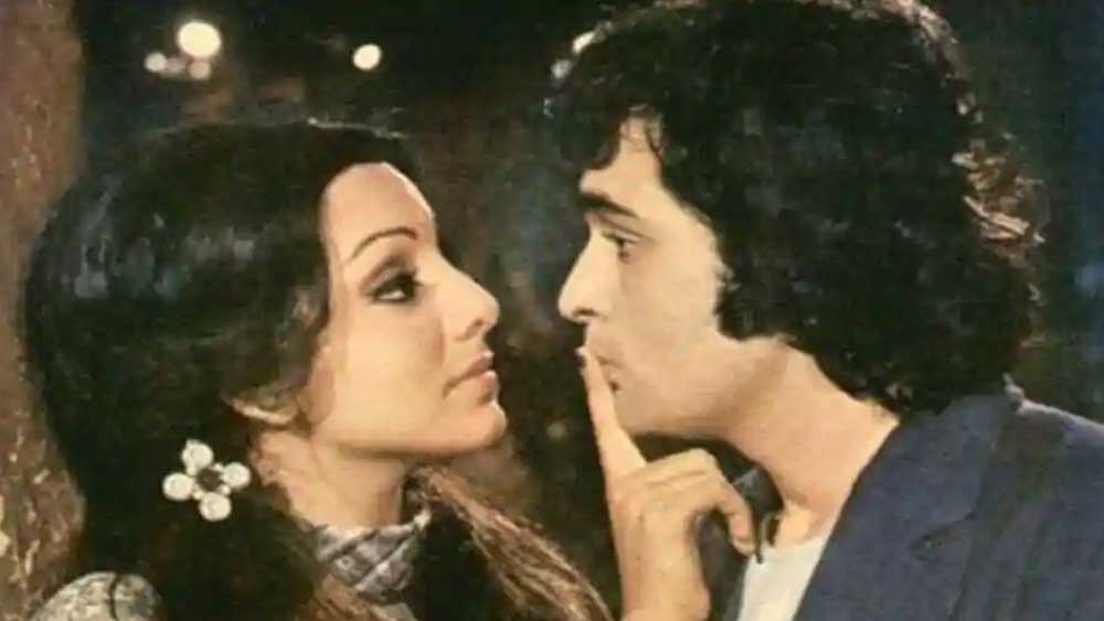 হতাশায় ডুবে যান ঋষি। লোকজন বলাবলি শুরু করে বিয়ে করে নিয়েছে বলেই ঋষির সমস্ত জনপ্রিয়তা ক্রমশ উধাও হয়ে যাচ্ছে। ঋষিরও সব রাগ গিয়ে পড়ে স্ত্রী নিতুর উপর। শুরু হয় সাংসারিক অশান্তিও। ঋষি ঠিক করেন বলিউড ছেড়ে দেবেন তিনি।