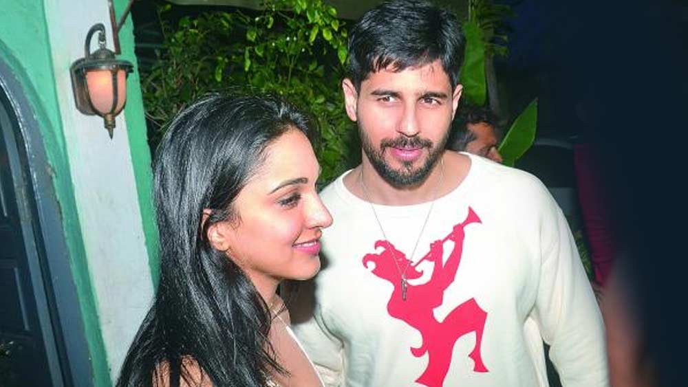 এর পর সিদ্ধার্থ মলহোত্রর সঙ্গে একান্তে বেশ কিছু জায়গায় দেখা গিয়েছিল কিয়ারাকে। সে সময় তাঁদের মধ্যেও অন্তরঙ্গ সম্পর্ক আছে বলে রটেছিল বলিউডে।