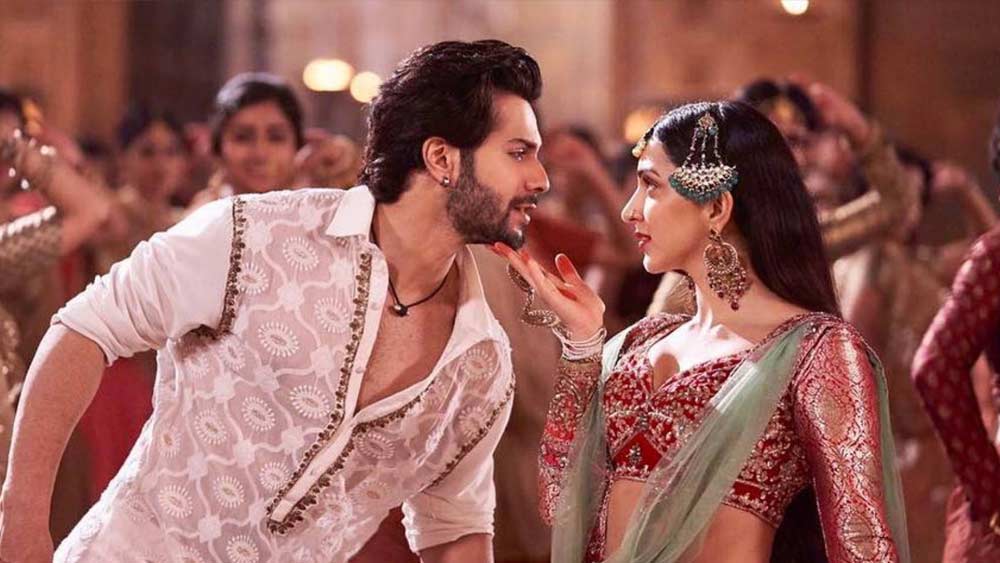 বার বার বিভিন্ন নায়কের সঙ্গে কিয়ারার নাম জড়িয়ে গিয়েছে। বরুণ ধবনের সঙ্গেও তাঁর প্রেমের সম্পর্ক ছিল বলে এক সময়ে চর্চা হয়েছিল।