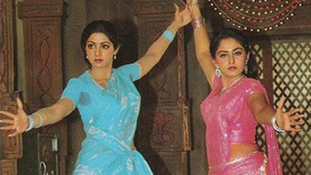 শোনা যায়, জয়াপ্রদার দাদার একাধিক সিনেমা হল ছিল। শ্রীদেবীর চেয়ে জয়াপ্রদার ছবিকেই বেশি গুরুত্ব দিতেন তিনি। এমনকি শ্রীদেবীর কোনও ছবিকেই নিজের হলে চলতে দিতেন না। কমল হাসান এবং রজনীকান্তের সঙ্গে ছবি করা নিয়েও দু’জনের মধ্যে রেষারেষি চলত।