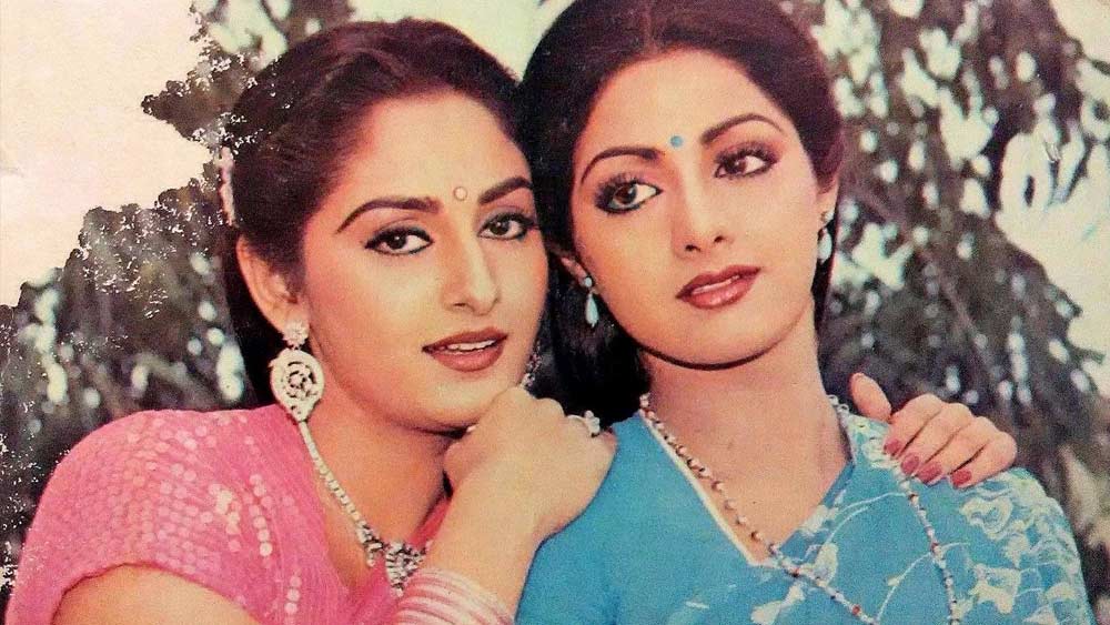 ১৯৭৯ সালে অমল পালেকরের বিপরীতে ‘সোলওয়া সাওয়ান’ ছবির মাধ্যমে বলিউডে পা রাখেন শ্রীদেবী। সেই বছরই ঋষি কপূরের বিপরীতে ‘সরগম’ ছবির মাধ্যমে বলিউডে আত্মপ্রকাশ করেন জয়াপ্রদা।