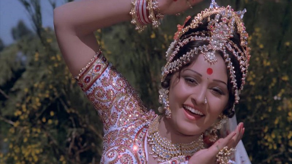 কিন্তু প্রথম রাউন্ডে শ্রীদেবীকে মাত করে দেন জয়াপ্রদা। ‘সোলওয়া সাওয়ান’ বক্স অফিসে সাড়া ফেলতে না পারলেও, ‘সরগম’ সুপারহিট হয়। তাতে রাতারাতি বলিউডে জায়গা করে নেন জয়াপ্রদা।