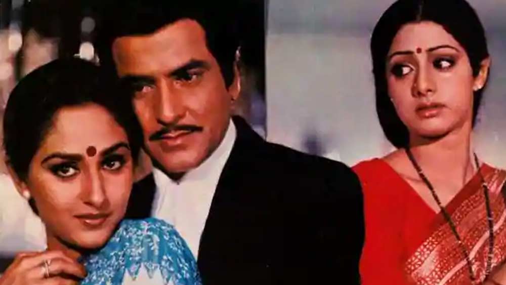 সেইসময় জিতেন্দ্র-শ্রীদেবী এবং জয়াপ্রদাকে নিয়ে একসঙ্গে ছবি করার হিড়িক পড়ে গিয়েছিল বলিউডে। ১৯৮৪ সালে রাজেশ খন্না, জিতেন্দ্র, শ্রীদেবী এবং জয়াপ্রদাকে নিয়ে ‘মকসদ’ ছবির শুটিং শুরু করেন কে বাপ্পায়া। কিন্তু শুটিং চলাকালীন দুই নায়িকার আচরণে অতিষ্ঠ হয়ে ওঠেন জিতেন্দ্র।