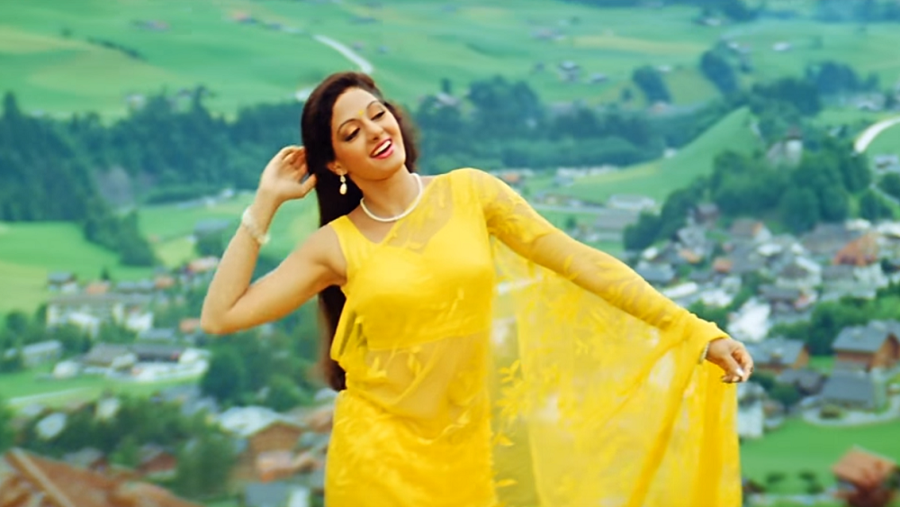 এর পর যত দিন যেতে থাকে বলিউডে ততই জাঁকিয়ে বসতে শুরু করেন শ্রীদেবী। ‘মিস্টার ইন্ডিয়া,’ ‘নাগিনা,’ ‘চাঁদনি,’ ‘লমহে’-র মতো ছবির দৌলতে শ্রীদেবী তখন বলিউডের প্রথম মহিলা ‘সুপারস্টার’-এর তকমা পেয়ে গিয়েছেন। সেই তুলনায় জয়াপ্রদা ক্রমশ পার্শ্বনায়িকার চরিত্র পেতে শুরু করেন।