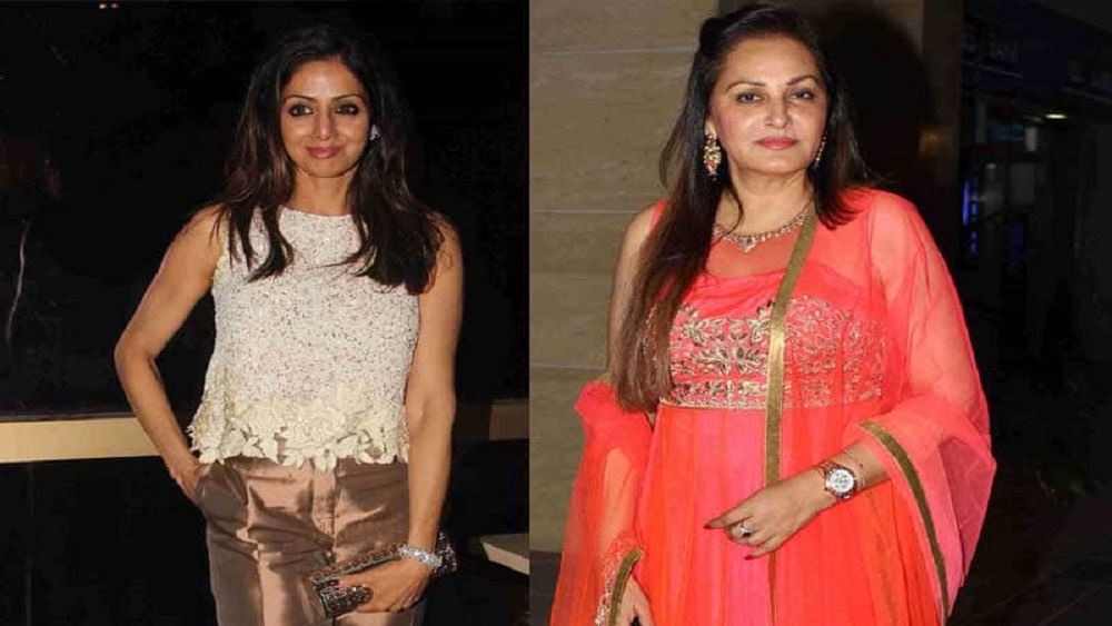 ২০১৮ সালে দুবাইয়ের একটি হোটেলে শ্রীদেবী যখন মারা যান, সেই সময় সংবাদমাধ্যমে শোকপ্রকাশ করেন
জয়াপ্রদা। মেয়ে জাহ্নবীকে সিলভারস্ক্রিনে রাজত্ব করতে দেখা শ্রীদেবীর স্বপ্ন ছিল বলে জানান তিনি।