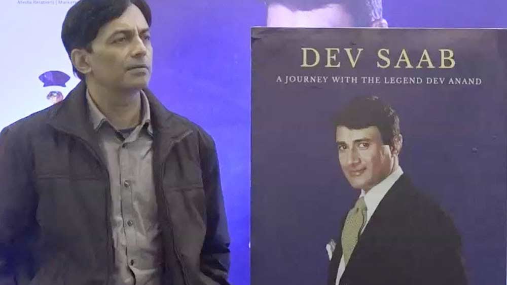 দেব আনন্দের ছেলে সুনীল আনন্দ কয়েকটি মাত্র ছবিতে অভিনয় করেছেন। সুপারস্টারের ছেলের অভিনীত সেই ছবিগুলির নামও আজ দর্শকরা বিস্মৃত হয়েছেন।