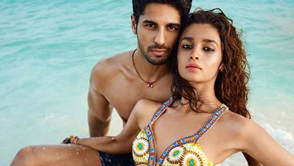 বন্ধুত্ব থেকে প্রেম। কিন্তু সেই সম্পর্কও ছিল স্বল্পস্থায়ী। এর পর আলিয়ার নাম জড়িয়ে গিয়েছিল অভিনেতা সিদ্ধার্থ মলহোত্রর সঙ্গে। ‘স্টুডেন্ট অব দ্য ইয়ার’-এ একসঙ্গে অভিনয় করেছিলেন। বেশ কিছু বছর তাঁদের সম্পর্ক বজায় ছিল বলে গুঞ্জন।