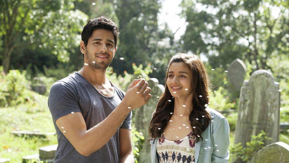 এর পরেও সিদ্ধার্থ-আলিয়া একসঙ্গে জুটি বেঁধে অভিনয় করেছেন ‘কপূর অ্যান্ড সন্স’ ছবিতে। কিন্তু রণবীর কপূরের সঙ্গে ঘনিষ্ঠতা বেড়ে যাওয়ায় নাকি ভেঙে যায় সিদ্ধার্থের সঙ্গে আলিয়ার প্রেম।