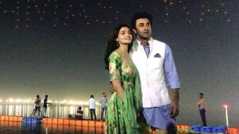 রণবীর এবং আলিয়া জুটি বেঁধেছেন অয়ন মুখোপাধ্যায়ের ‘ব্রহ্মাস্ত্র’ ছবিতে। পাশাপাশি, এ বছর ‘তখত’, ‘সড়ক টু’,‘শুদ্ধি’-সহ বেশ কয়েকটি ছবি মুক্তি পাওয়ার কথা। স্বজনপোষণ বিতর্ক কাটিয়ে আলিয়া কী ভাবে ছন্দে ফিরে আসেন, দেখার অপেক্ষায় বলিউড।