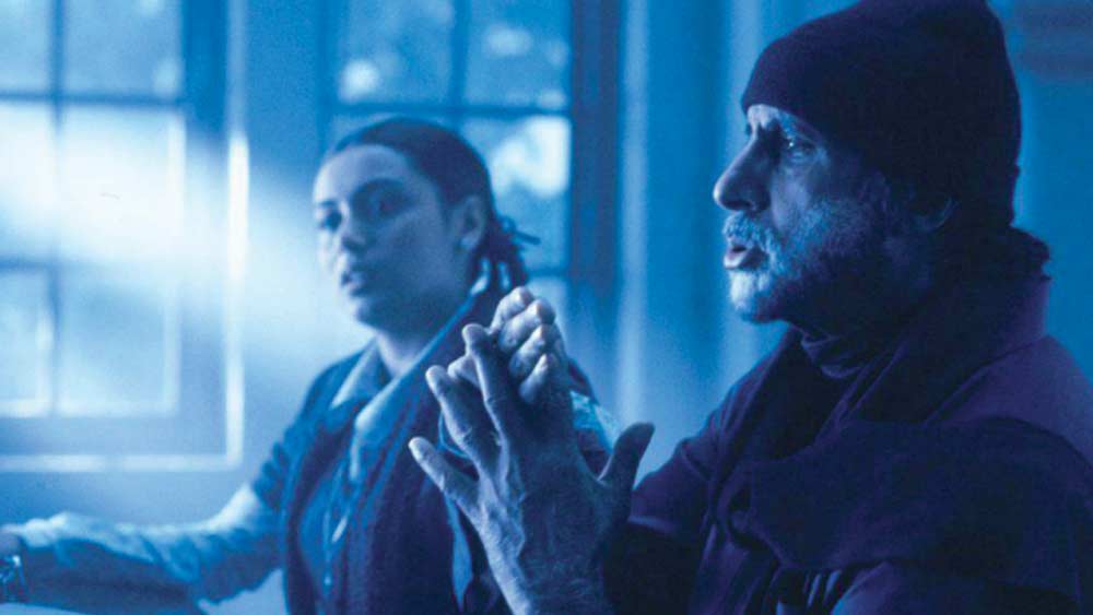 পরিচালক ভন্সালী ছাড়া স্বয়ং অমিতাভ বচ্চনকেও এই সিনেমার মাধ্যমে নতুন রূপে পায় বলিউড। ‘ব্ল্যাক’-এর অভূতপূর্ব সাফল্য পরিচালকের পুরস্কারের ভান্ডারকে করে তোলে বর্ণময়।