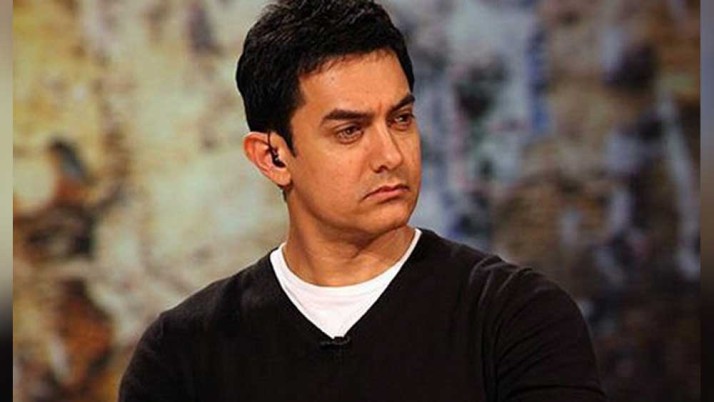 ফয়জলের অভিযোগ ছিল, তাঁকে জোর করে ফ্ল্যাটে বন্দি করে রাখছেন আমির। এই মামলা গড়ায় আদালত অবধি। এমনকি, তাহিরও অভিযোগ করেন, আমির দুর্ব্যবহার করেছেন ভাইয়ের সঙ্গে। শেষ অবধি চিকিৎসাধীন ফয়জলের কাস্টডি পান তাঁর বাবা তাহির-ই।