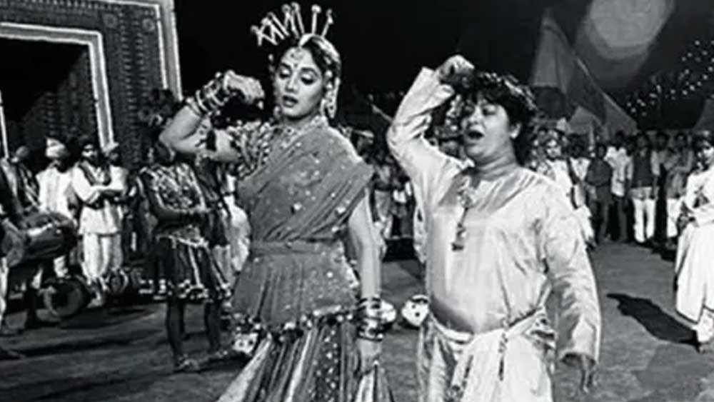 চেন্নাই থেকে বলিউডে এসে তাঁরা কোরিয়াগ্রাফির খোলনলচে পাল্টে দিয়েছিলেন। ১৯৫৫ সালে মুক্তি পেয়েছিল ‘আজাদ’। এই ছবিতে ‘আপলাম চাপলাম’ গানের সঙ্গে তাঁদের কোরিয়োগ্রাফি খুবই প্রশংসিত হয়।