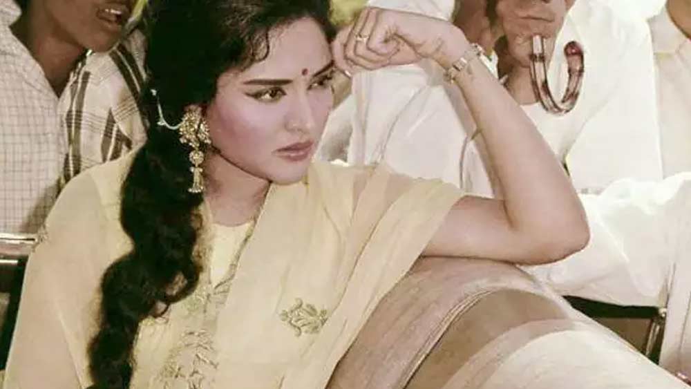 নির্মলাকে দেখে বিরক্ত হন বৈজয়ন্তীমালা। বি সোহনলালকে তিনি বলেছিলেন, শেষে কি না একটা বাচ্চা মেয়ের কাছ থেকে তাঁর মতো শিল্পীকে নাচের ভঙ্গি আয়ত্ত করতে হবে!