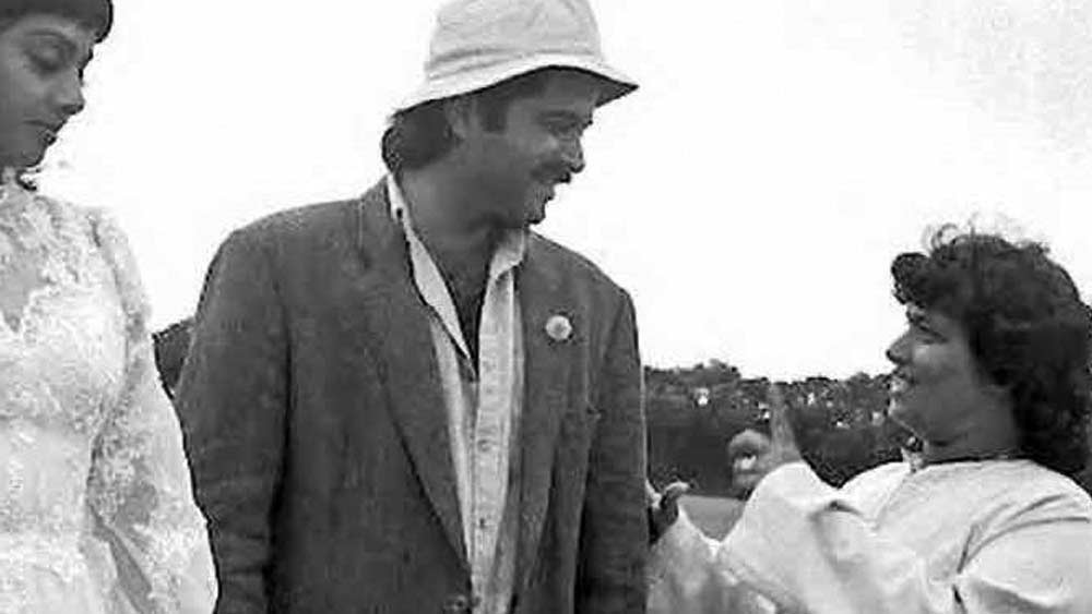 বিয়ের পরের দুই বছরের মধ্যে দু’টি সন্তানের মা হন সরোজ। প্রথম সন্তান ছেলে। দ্বিতীয়টি ছিল মেয়ে। মাত্র আট মাস পাঁচ দিন বয়সে সরোজের সেই শিশুকন্যা মারা যায়। তাকে দুপুরে সমাধিস্থ করে বিকেলের ট্রেন ধরেছিলেন তিনি। সিনেমার গানের সঙ্গে কোরিয়োগ্রাফি করবেন বলে।