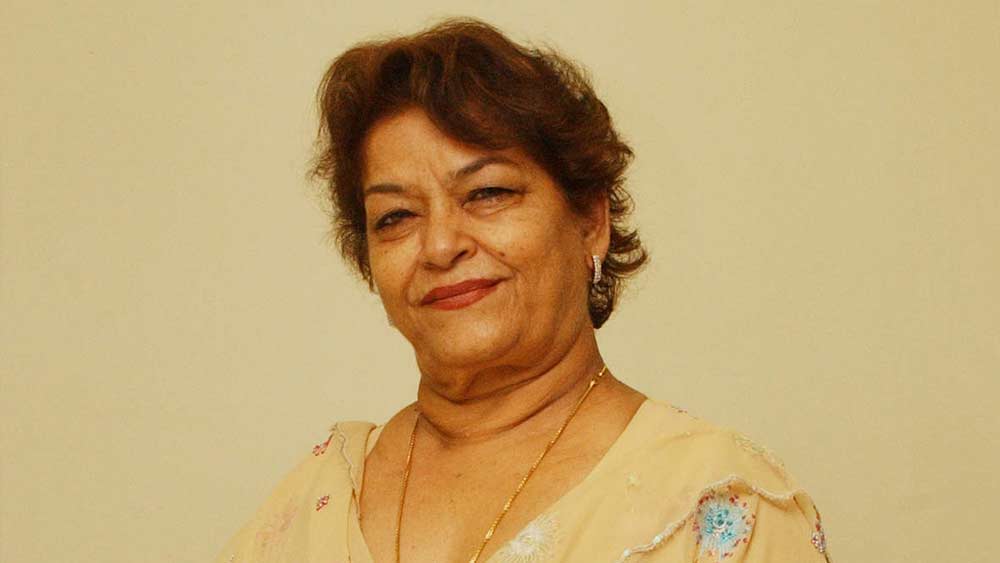 কিন্তু কঠোর পরিশ্রম সত্ত্বেও প্রত্যাশিত পরিচয় বা খ্যাতি পাচ্ছিলেন না সরোজ। পরে এক সাক্ষাৎকারে জানান, বলিউডের পুরুষশাসিত কোরিয়োগ্রাফির দুনিয়া তাঁকে এক ইঞ্চিও জায়গা দিতে রাজি ছিল না। মহিলা বলে তাঁর উপর ভরসা করতেন না অনেক প্রযোজক-পরিচালক।