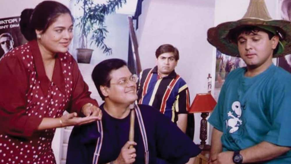 ছোট পর্দায় অভিনয়ের সুযোগ আসে তার পরের বছরই। দূরদর্শনের পর্দায় শুরু হয় ‘শ্রীমান শ্রীমতি’। এটাই ছিল তাঁর ছোট পর্দায় প্রথম কাজ। কিন্তু তাঁর পরিণত অভিনয় দেখে বোঝার উপায় ছিল না সেটা।