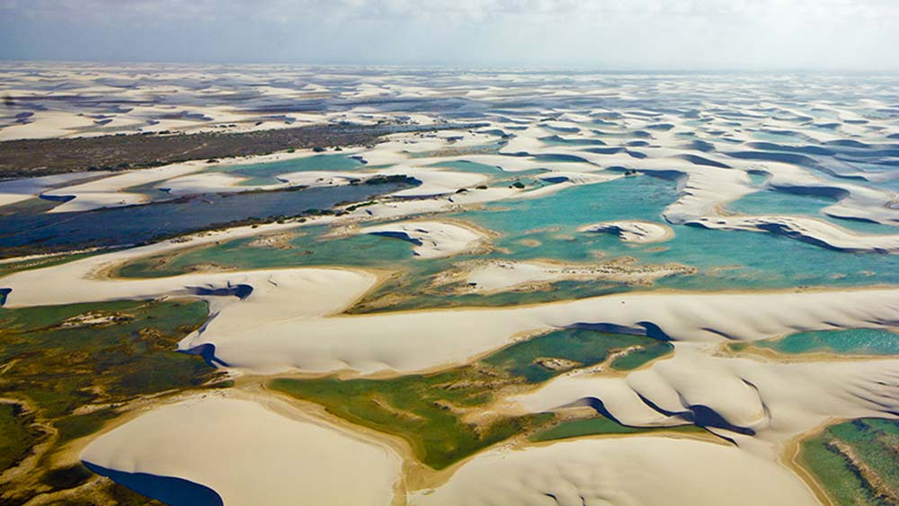 আকাশ থেকে এই পরিবর্তন সবথেকে ভালভাবে বোঝা যায়। বর্ষার বৃষ্টি এই মরুভূমিকে বদলে দেয় জলাভূমিতে।