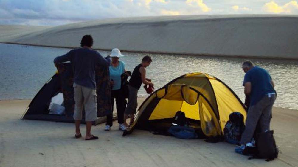 সে সময় প্রচুর পর্যটকের আগমন ঘটে এই জাতীয় উদ্যানে। সাধারণত জিপ ও হেলিকপ্টারে করে এই প্রাকৃতিক বিস্ময় প্রত্যক্ষ করেন পর্যটকরা।