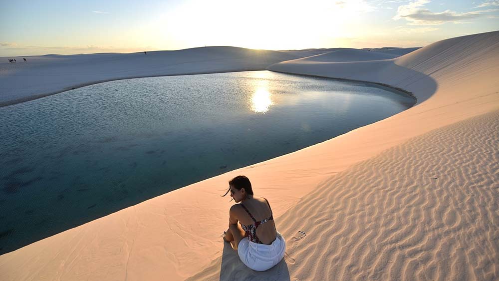 তবে বর্ষা কমলেই ফের বদলাতে শুরু করে এখানকার পরিবেশ। রোদের তাপে শুকিয়ে যেতে যাতে জল। গ্রীষ্ম বাড়তেই ফের শুষ্ক বালিয়াড়িতে পরিণত হয় এই এলাকা। প্রকৃতি যেন অপেক্ষা করতে থাকে পরবর্তী বর্ষার।