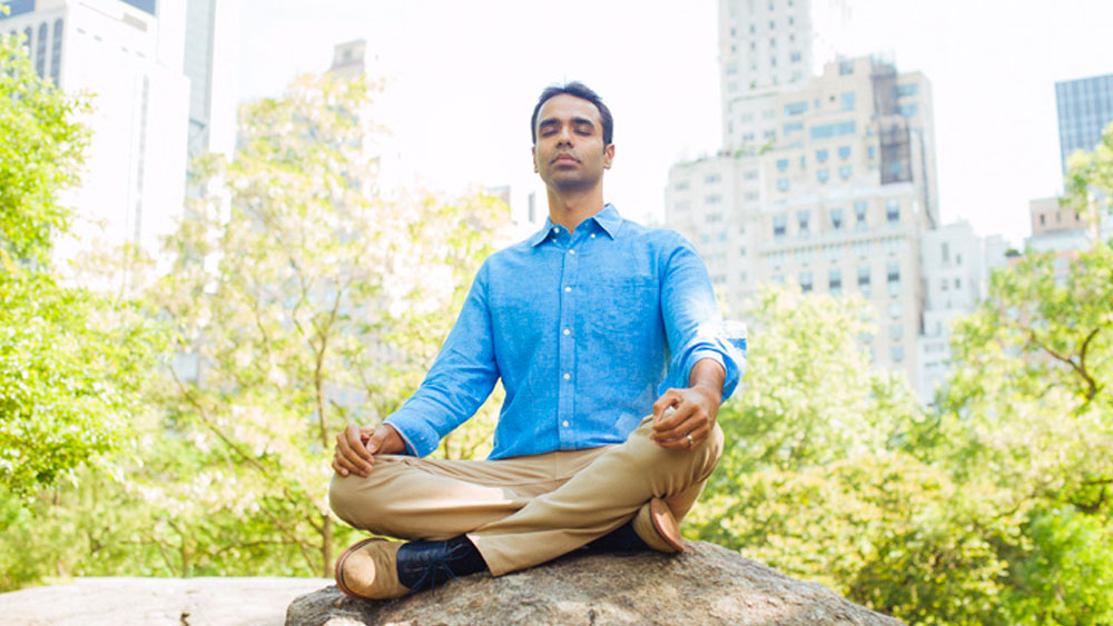 স্টার্ট আপ তৈরির আগে তিনি দীর্ঘ দিন কাজ করেছেন বহুজাতিক সংস্থার দক্ষিণ পূর্ব এশিয়ার প্রধান হিসেবে। এক বছর আশ্রমেও কাটিয়েছেন এই যোগাভ্যাস প্রশিক্ষক।