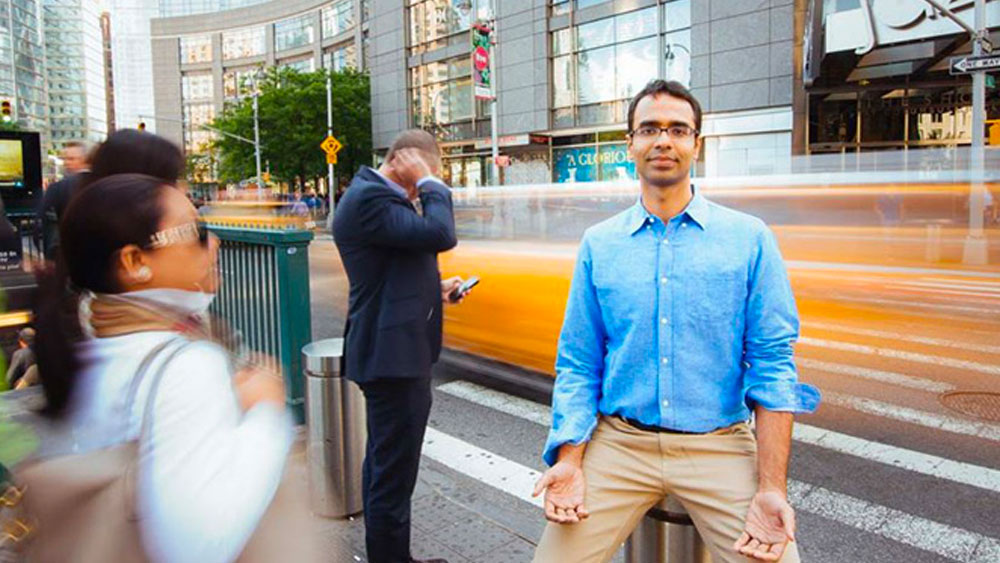 মনে মনে কি নিজের সিদ্ধান্ত বা সাফল্যে উচ্ছ্বসিত হন তিনি? উদযাপন করেন সাফল্যের? প্রশ্ন করা হয়েছিল কর্ণকে। উত্তরে বলেছেন, বিশেষ কিছু উচ্ছ্বসিত তিনি হননি। কারণ মনের দিক থেকে তিনি একজন যোগীপুরুষ।  (ছবি:সোশ্য়াল মিডিয়া)