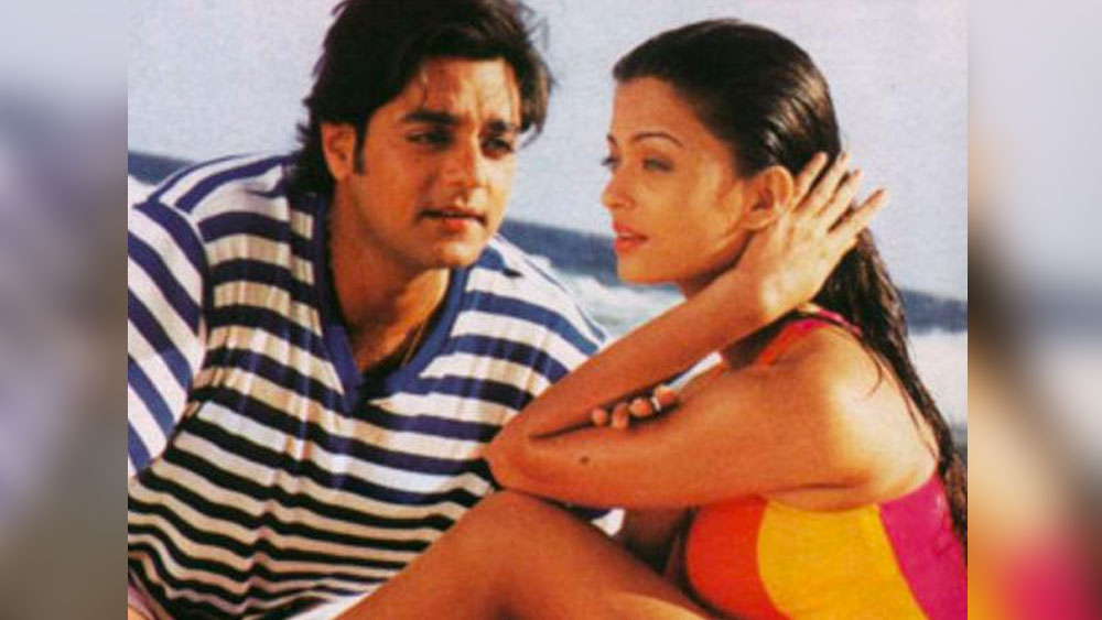 বক্স অফিসে লাগাতার সাফল্যের সুবাদে সমসাময়িক নায়কদের প্রতিদ্বন্দ্বিতার মুখে ফেলে দেন ‘বহিরাগত’ চন্দ্রুচূড়। ঠিক যে সময়ে কেরিয়ার গ্রাফ উপরের দিকে উঠতে শুরু করেছে, সে সময়েই ধাক্কা এল অন্য দিক দিয়ে।