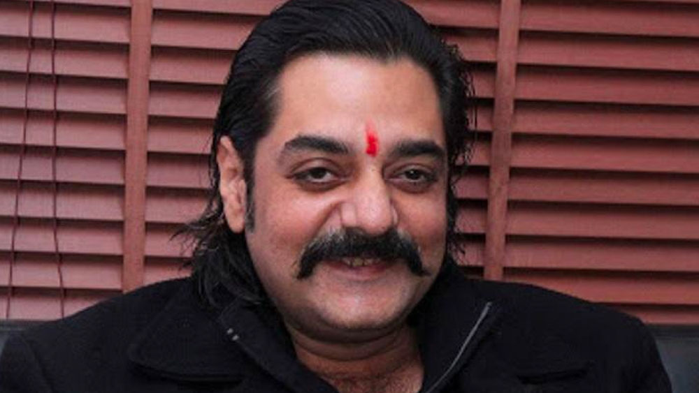 কেরিয়ার জুড়েই প্রত্যাখ্যান দেখেছেন চন্দ্রচূড়। ঘোষণা হওয়ার পরেও তব্বুর বিপরীতে চন্দ্রচূড় সিংহের ছবি ‘দরিয়া’-র কাজ শুরু হয়নি। দীপা মেহতার ছবি ‘অর্থ’-এ তাঁকে দেওয়া অভিনয়ের সুযোগ চলে গিয়েছিল রাহুল খন্নার কাছে।