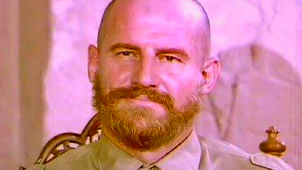 সিনেমার সেট তৈরির কাজে বব একবার গিয়েছিলেন ফিলিপিন্স। সেখানে মার্লন ব্র্যান্ডোর একটি ছবির সেট তৈরি করেছিলেন তিনি। ছবিতে একটি ছোট ভূমিকায় অভিনয়ও করেছিলেন তিনি।