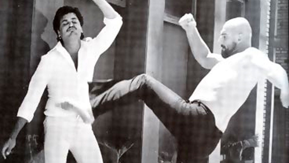 ইন্ডাস্ট্রির কাউকেই চিনতেন না বব। সমুদ্র ভালবাসতেন বলে তিনি সৈকতে বসে থাকতেন। একবার জুহুতে ববের সঙ্গে আলাপ হয় প্রেম কপূরের। তিনি তথ্যচিত্র বানাতেন। বব নিজের পরিচয়ে বলেছিলেন, তিনিও বলিউডের বড় ছবিতে কাজ করেছেন। ক্রমে প্রেম কপূরের সঙ্গে আলাপ জমে ওঠে ববের। তাঁর এবং ক্যামেরাম্যান জুবের খানের সূত্রে পরভিন ববির সঙ্গে আলাপ হয় বব ক্রিস্টোর।