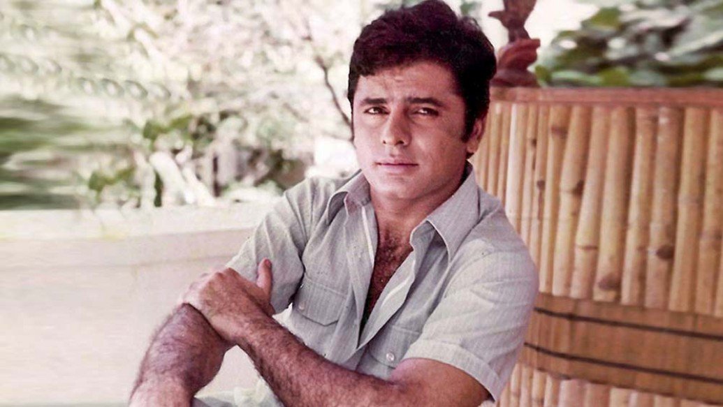 ববের ব্যক্তিত্ব ও কথাবার্তা মুগ্ধ হয়ে যান সঞ্জয় খান। তিনি তাঁকে ‘আবদুল্লা’ ছবিতে অভিনয়ের অফার দেন। শর্ত রাখেন, বব ক্রিস্টোকে ন্যাড়া হতে হবে এবং দাড়ি রাখতে হবে। সঙ্গে সঙ্গে রাজি হয়ে যান বব। ‘আবদুল্লা’ ছবিতে তিনি অভিনয় করেন জহ্লাদের ভূমিকায়। বলিউডে আসার পরেই তাঁর নাম রবার্ট থেকে হয়ে যান বব।