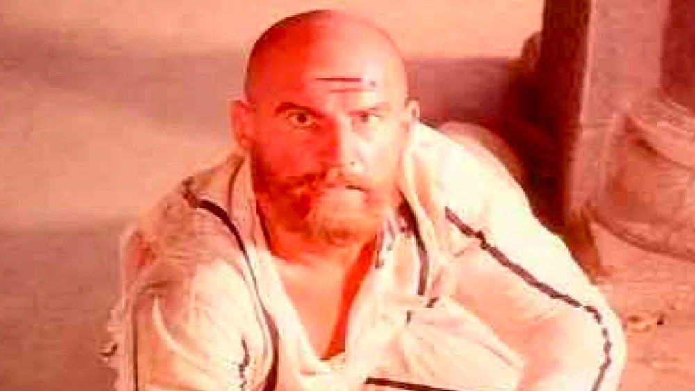 এরপর আত্মজীবনী লেখায় মন দেন তিনি। তাঁর আত্মজীবনীতে নিজের অভিনয় জীবনের অনেক বর্ণময় ঘটনা আছে। তাঁর রঙিন জীবন থেমে যায় ২০১১ সালের ২০ মার্চ। বেঙ্গালুরুর এক হাসপাতালে প্রয়াত হন তিনি।