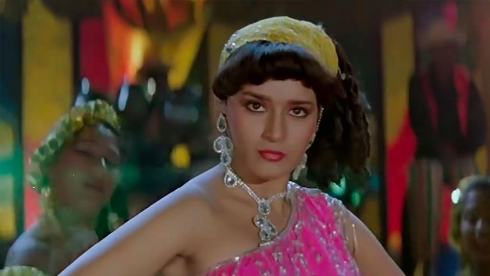 এর পর তিনি ‘আওয়ারা বাপ’, ‘স্বাতী’, ‘হিফাজত’, ‘উত্তর দক্ষিণ’, ‘মোহরে’-সহ বেশ কিছু ছবিতে অভিনয় করেন। কিন্তু প্রত্যেকটি ব্যর্থ হয় বক্স অফিসে। এমনকি, এমনও পরিস্থিতি হয়েছিল, মাধুরী ‘মানব হত্যা’ নামে একটি বি গ্রেডের ছবিতেও কাজ করেন। বিপরীতে নায়ক ছিলেন শেখর সুমন।