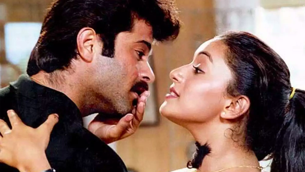 বিতর্কের মুখে পড়েন মাধুরীও। এ বার তিনি ঠিক করেন সাহসী দৃশ্য আছে, এ রকম ছবিতে অভিনয় করবেন না। কিন্তু এর পর তাঁর কাছে বিধুবিনোদ চোপড়া ‘পরিন্দা’ ছবিতে অভিনয়ের প্রস্তাব নিয়ে আসেন।